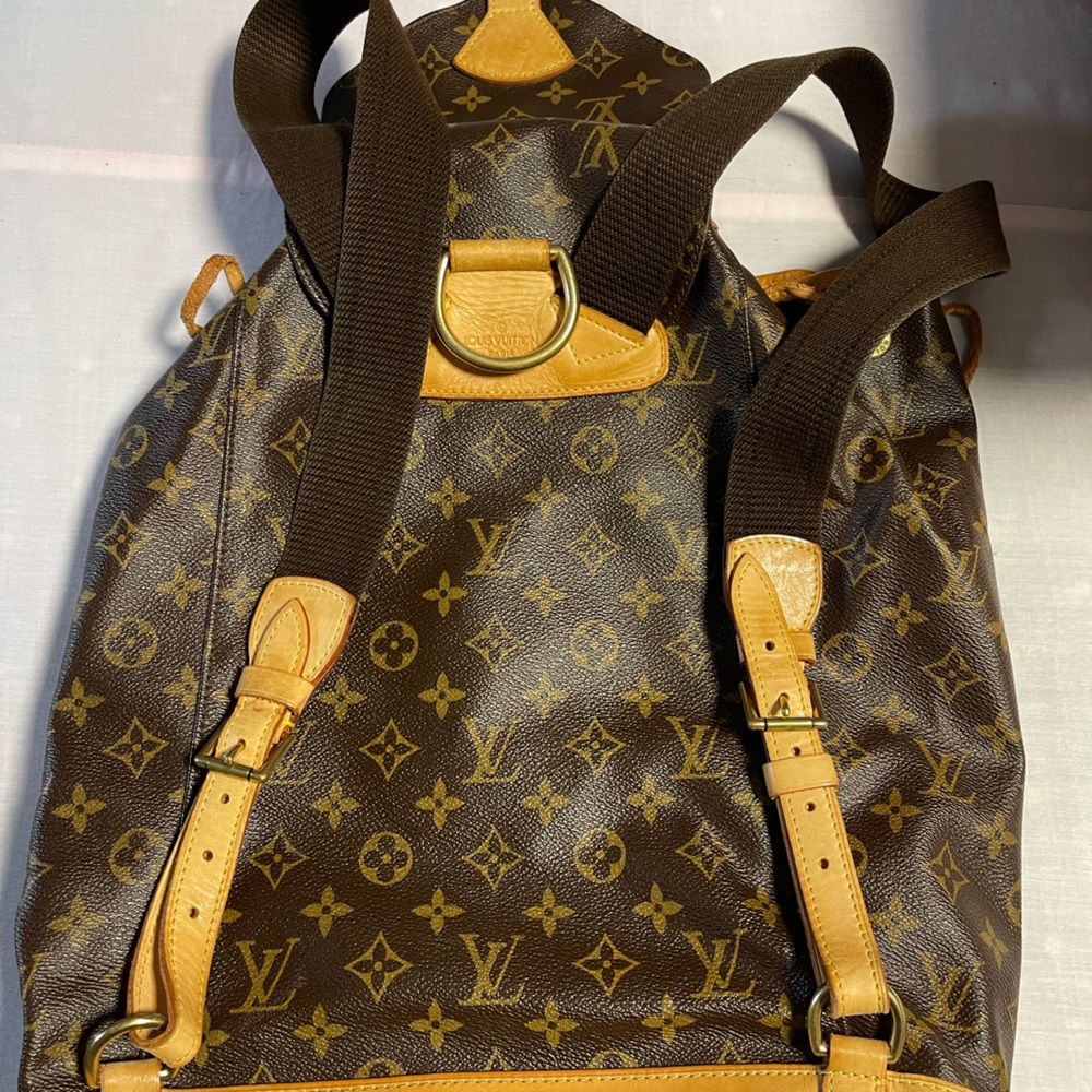 Louis Vuitton backpack - Picture 7 of 9